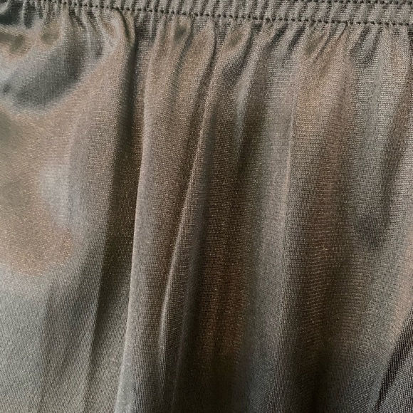 Vassarette Medium Elegant 32” Long Black Women's Slip w Slit Nylon & Lace NEW - Picture 6 of 14